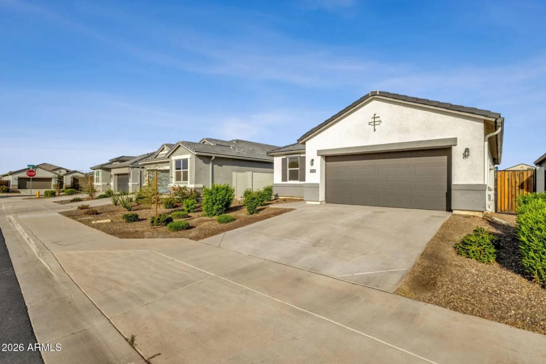 Real Estate Picture 11