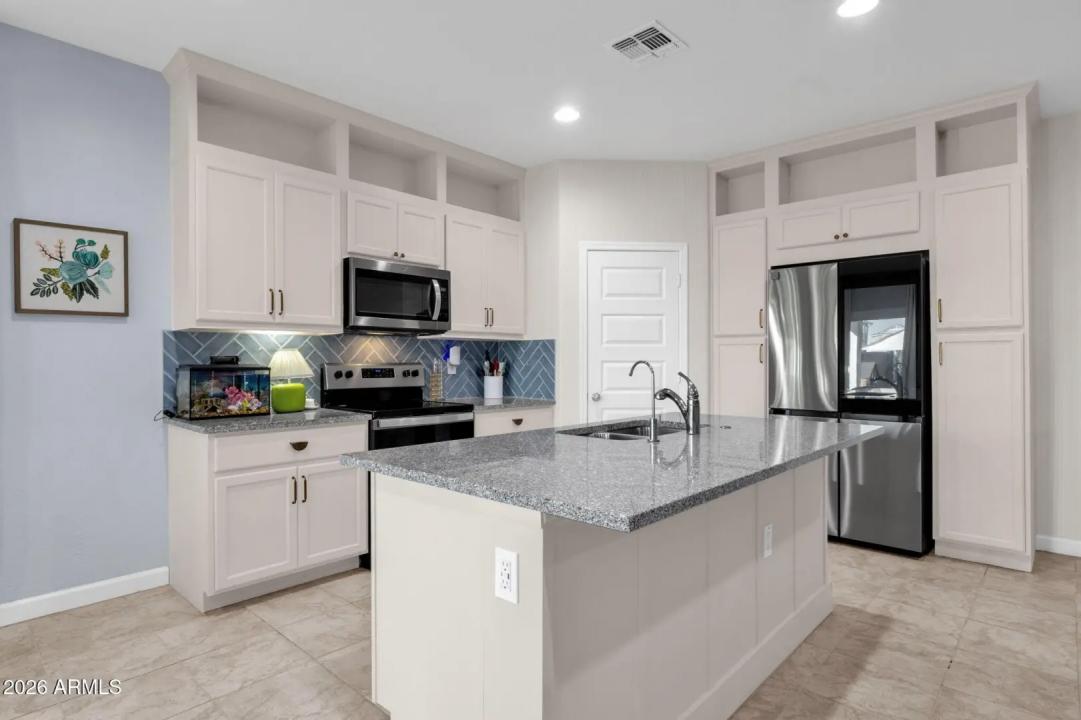 Real Estate Picture 3