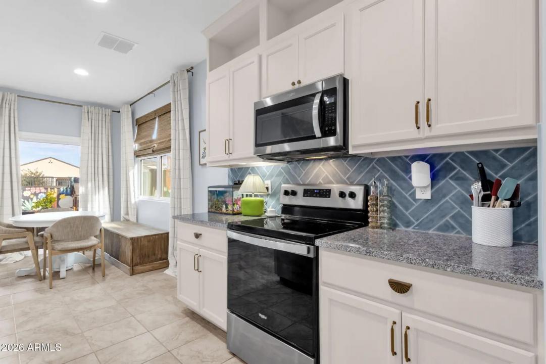 Real Estate Picture 22