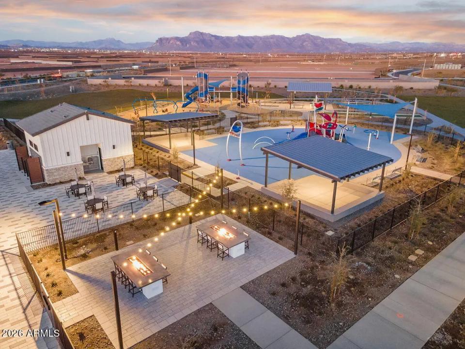 Real Estate Picture 8