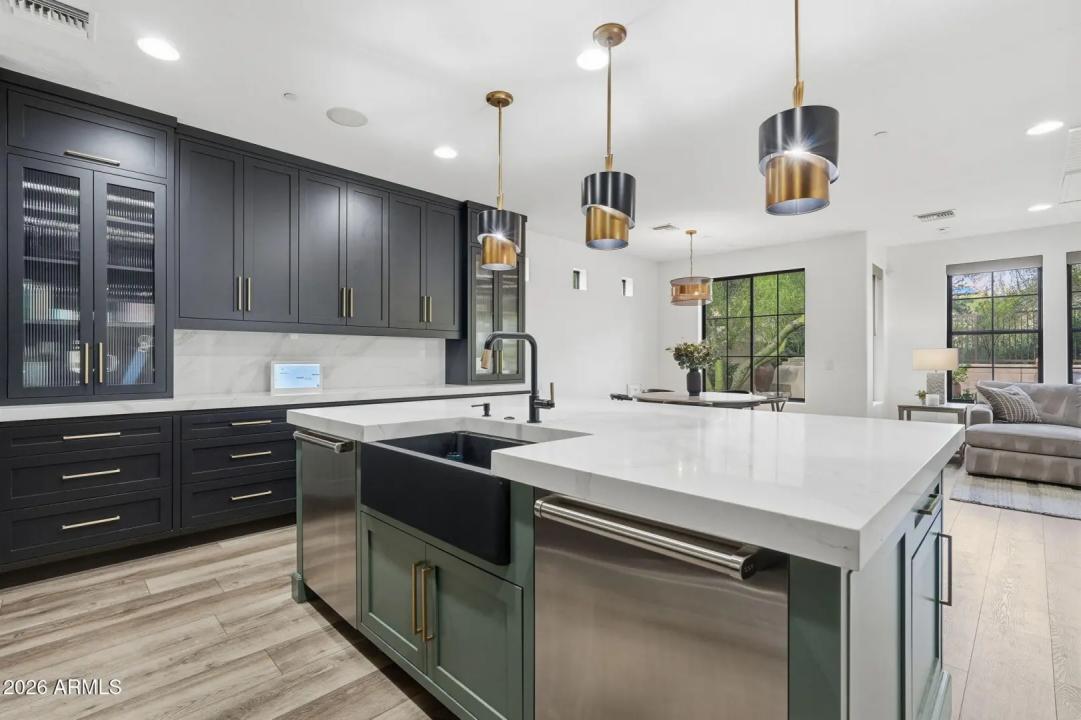 Real Estate Picture 11