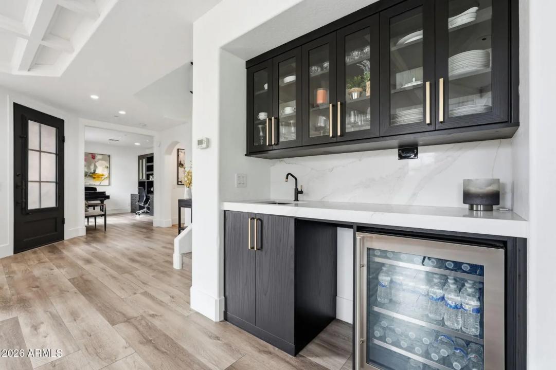 Real Estate Picture 16