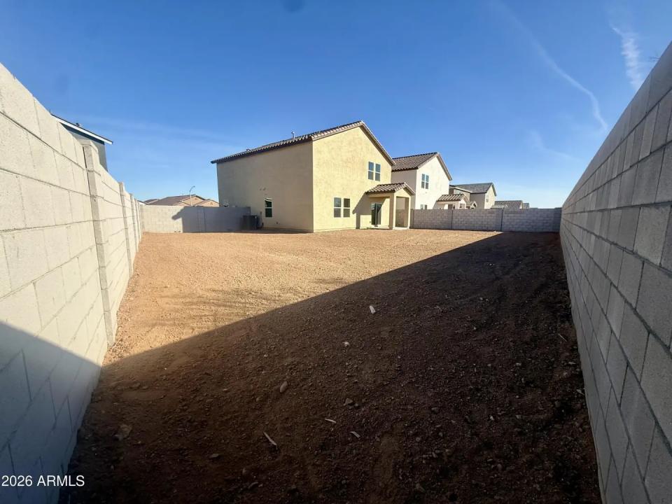 Real Estate Picture 3