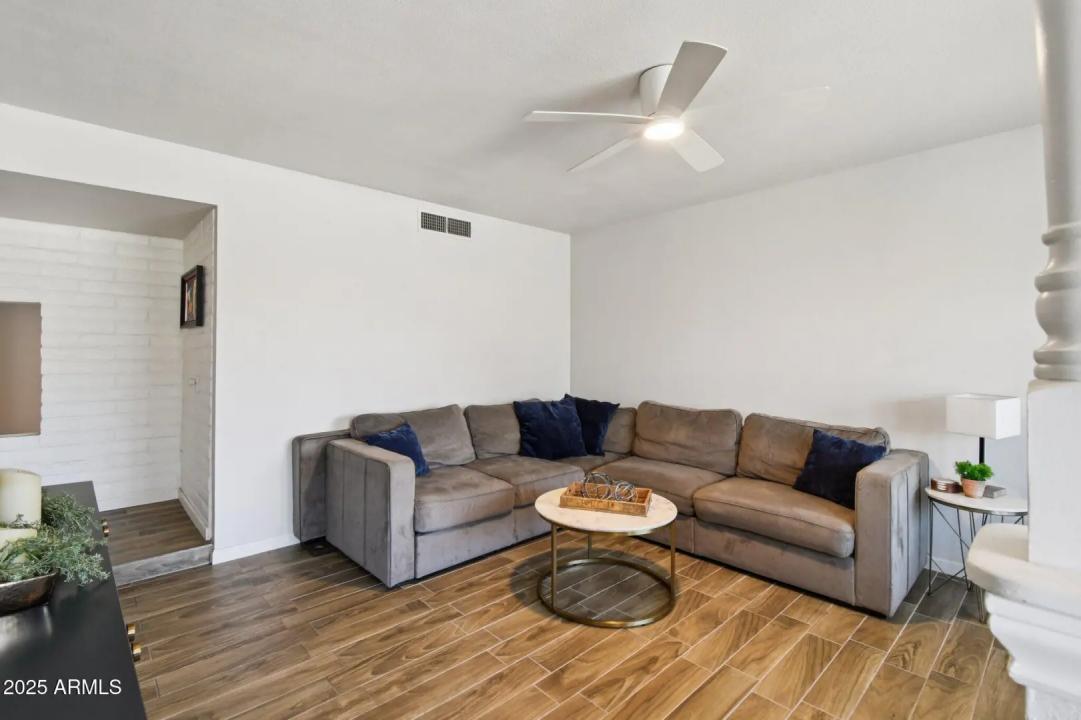 Real Estate Picture 9