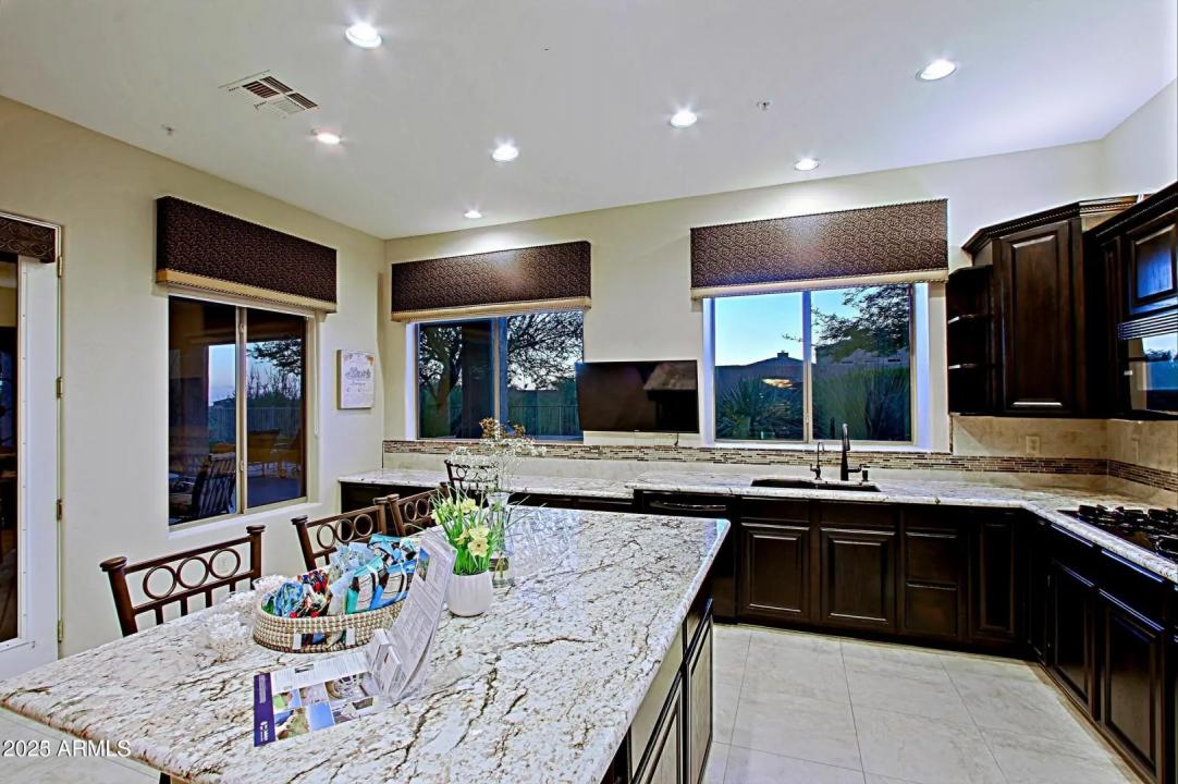 Real Estate Picture 6