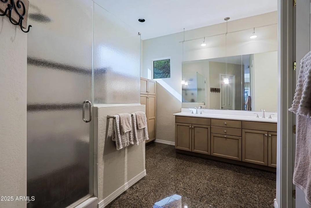 Real Estate Picture 26