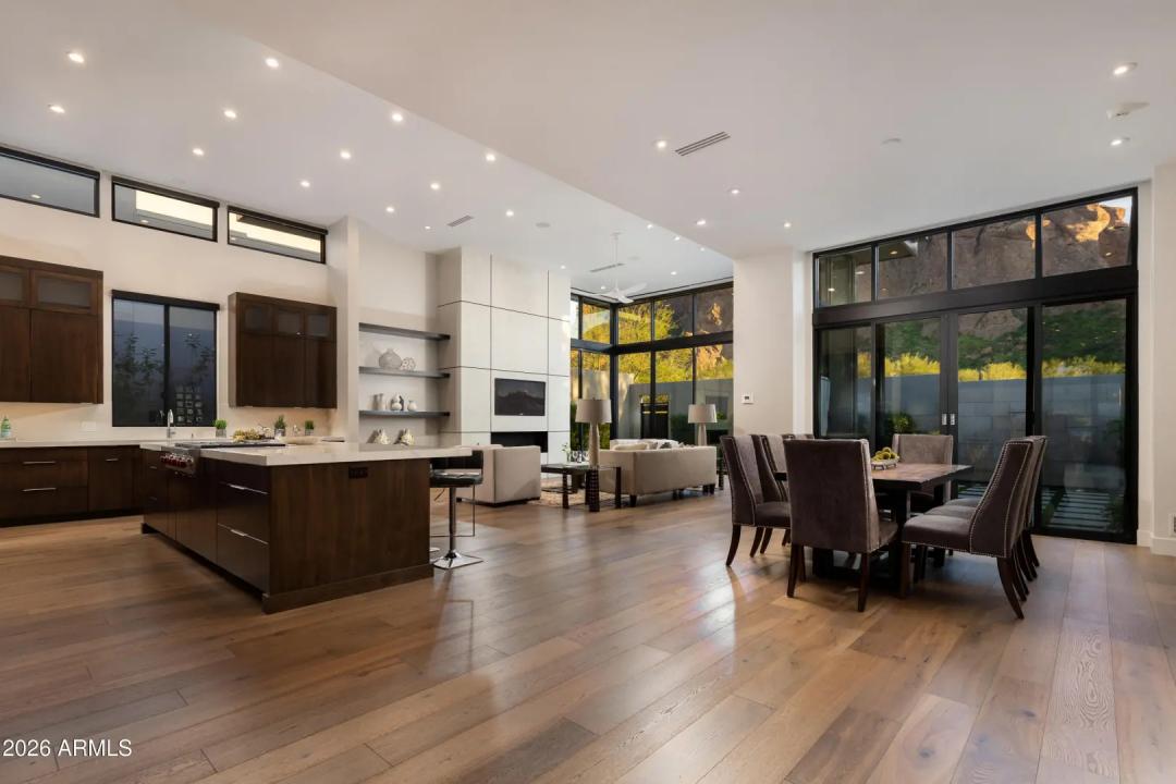 Real Estate Picture 4