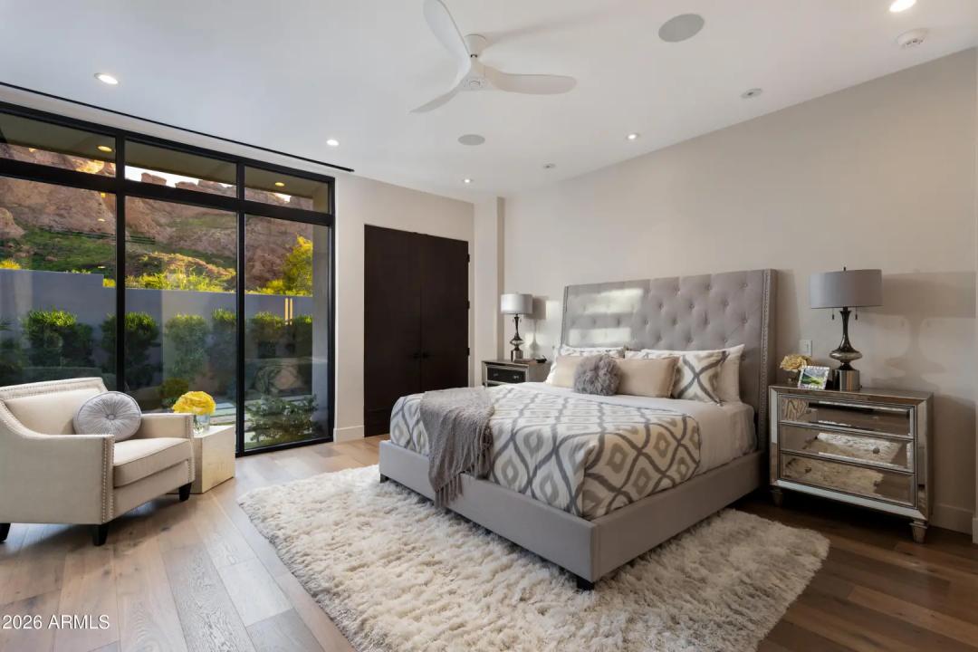 Real Estate Picture 12