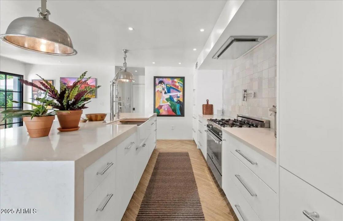 Real Estate Picture 7