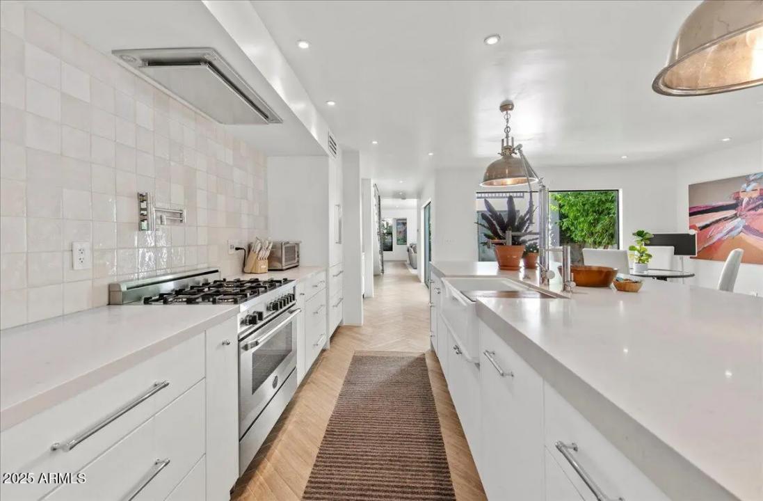 Real Estate Picture 8