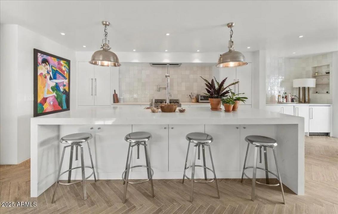 Real Estate Picture 9