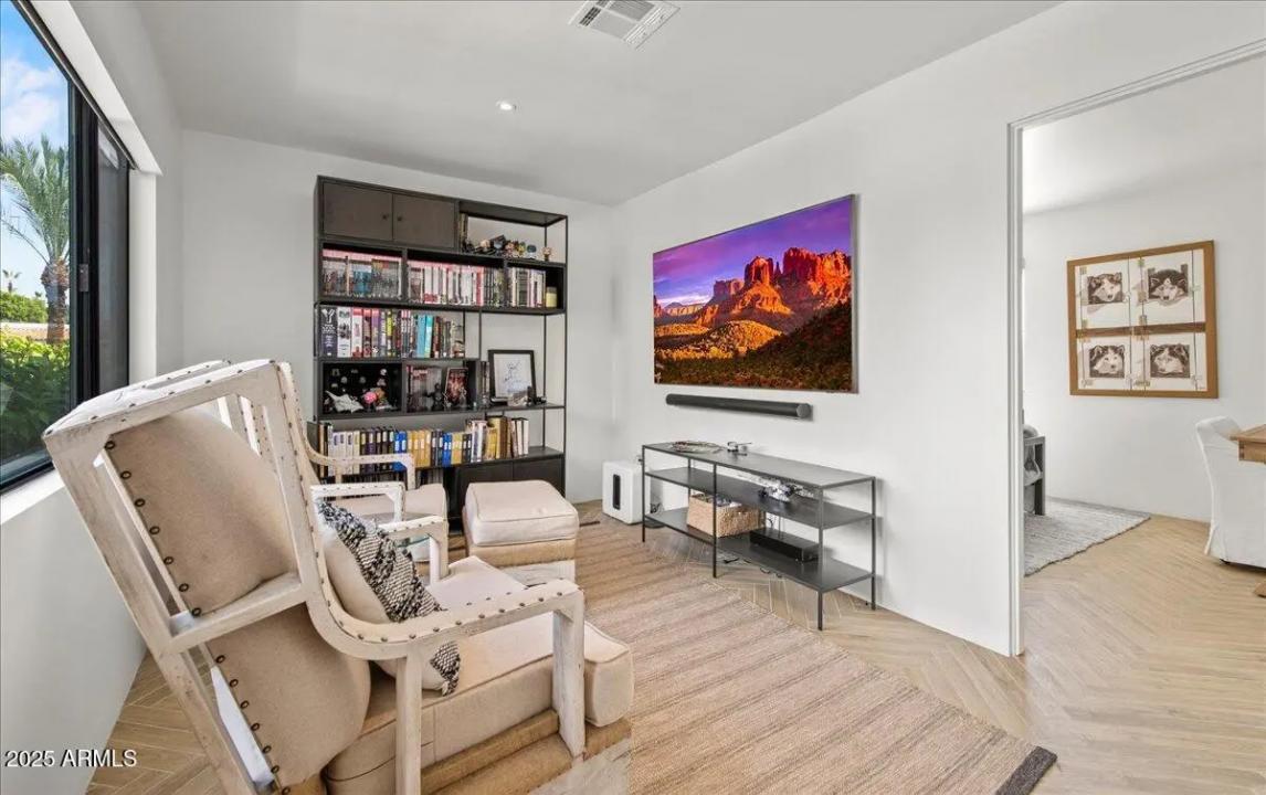 Real Estate Picture 16