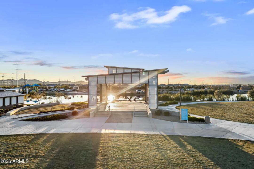 Real Estate Picture 50