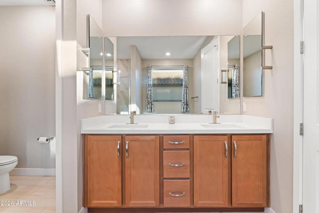 Real Estate Picture 33