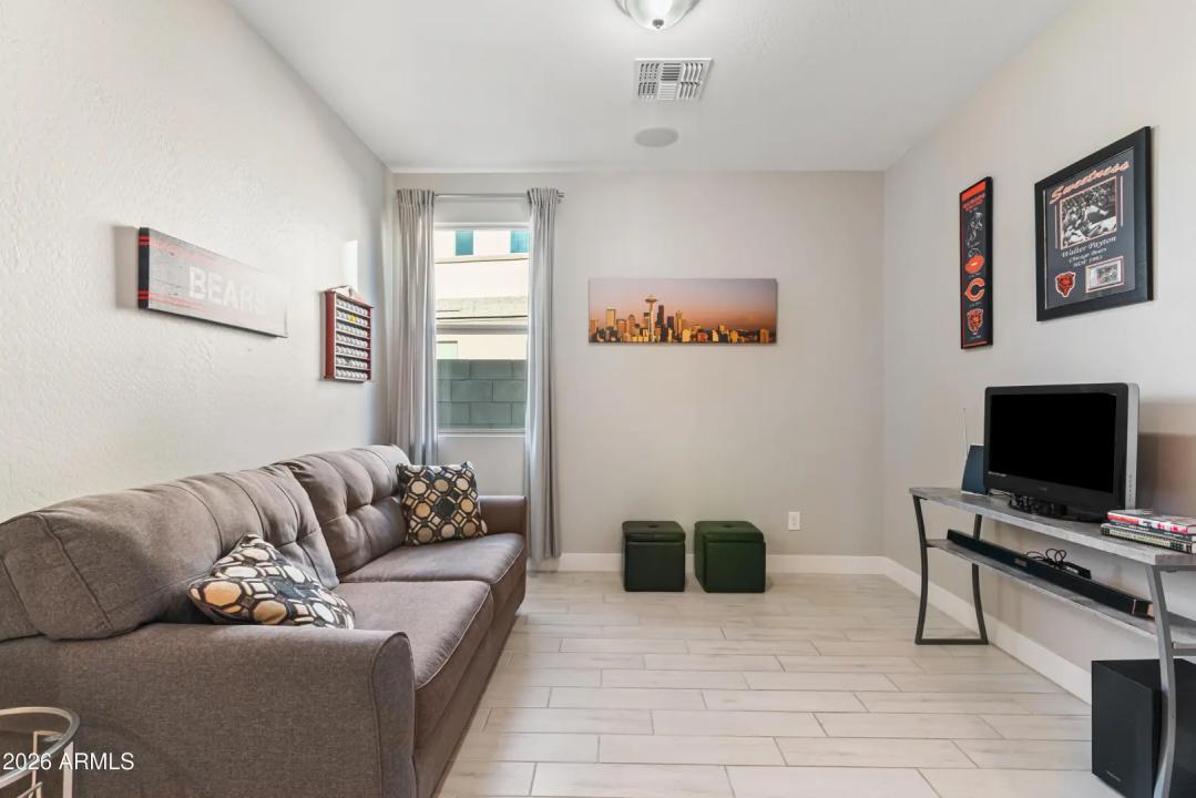 Real Estate Picture 24