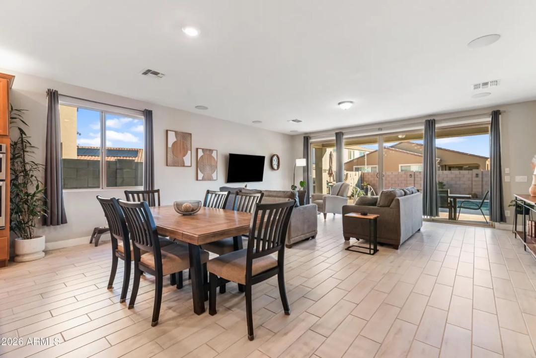 Real Estate Picture 20