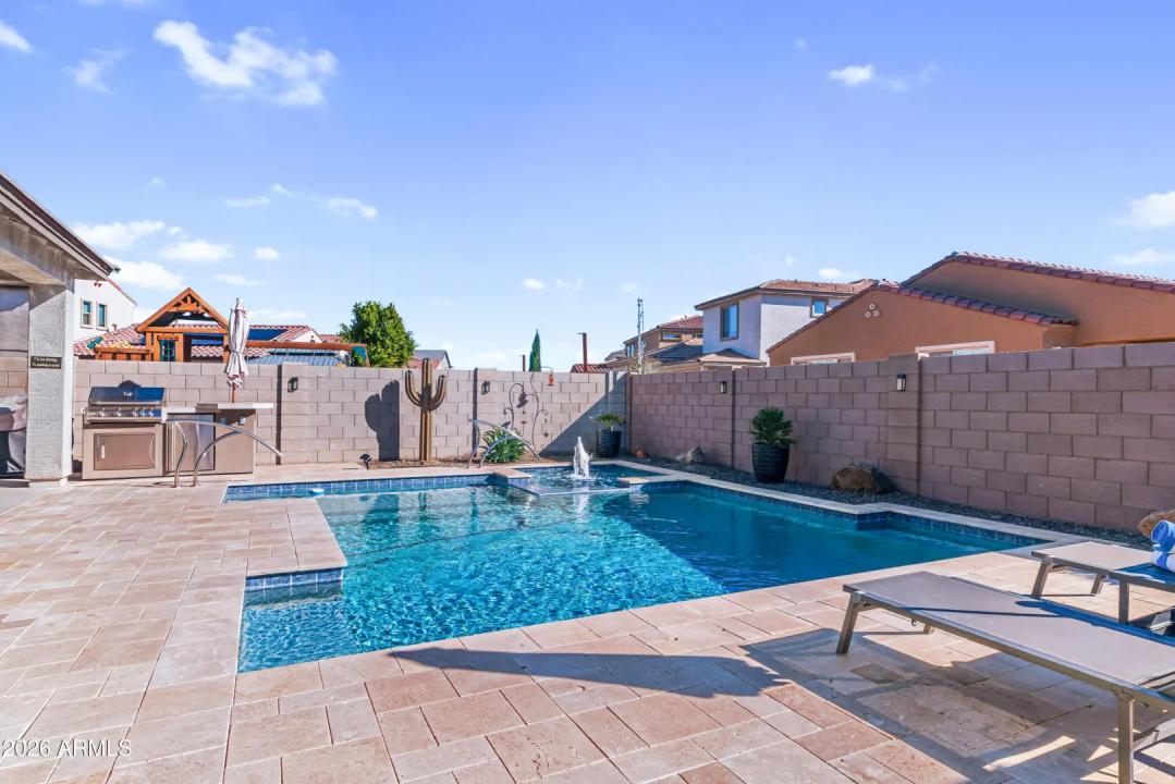 Real Estate Picture 8