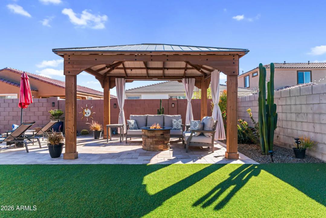 Real Estate Picture 12