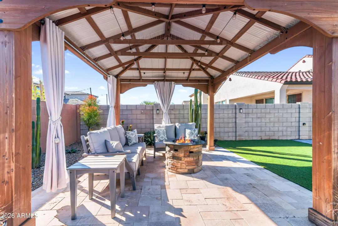 Real Estate Picture 11