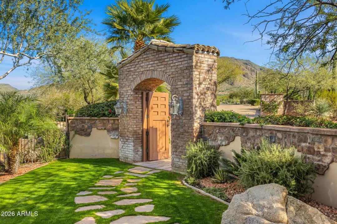 Real Estate Picture 6