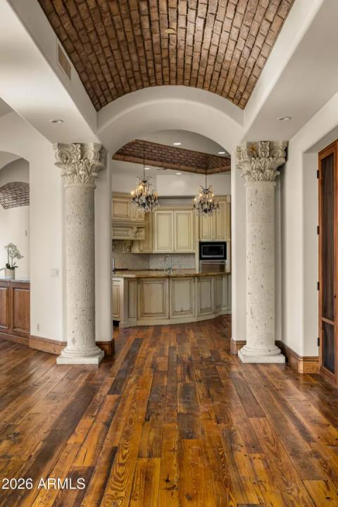 Real Estate Picture 13