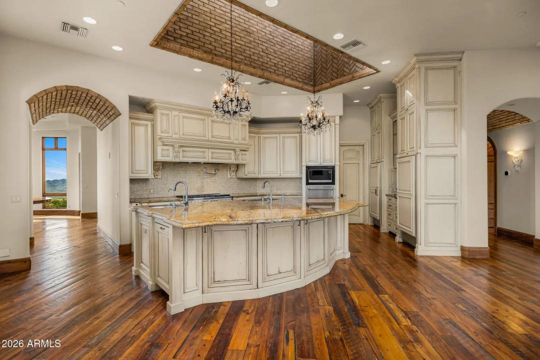 Real Estate Picture 14