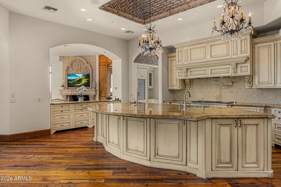 Real Estate Picture 15