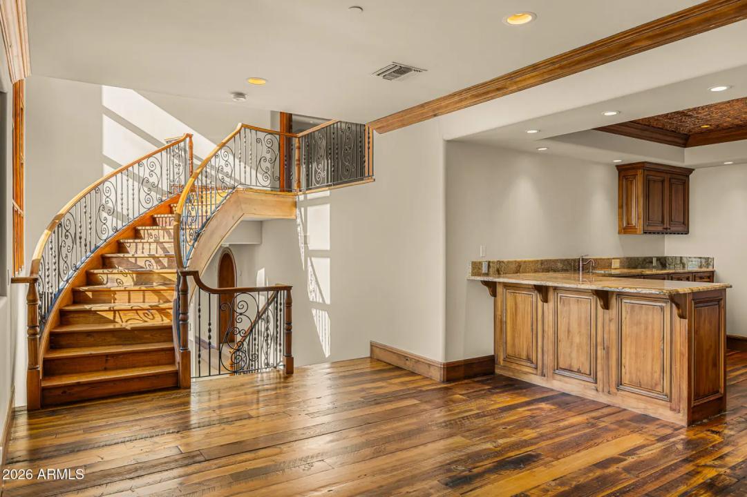 Real Estate Picture 32