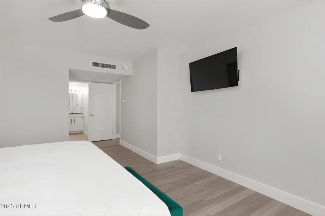 Real Estate Picture 11