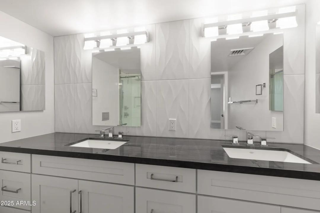 Real Estate Picture 17