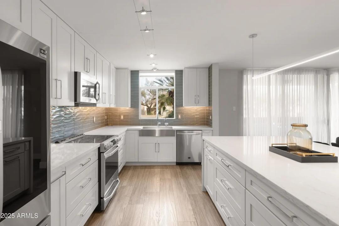 Real Estate Picture 10