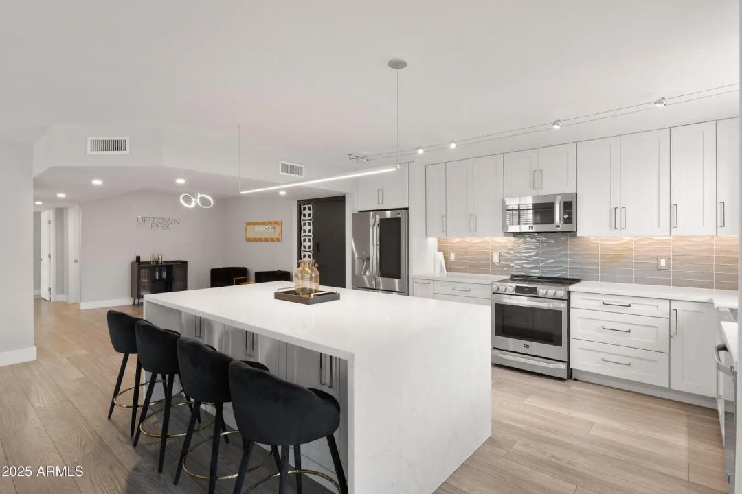 Real Estate Picture 12