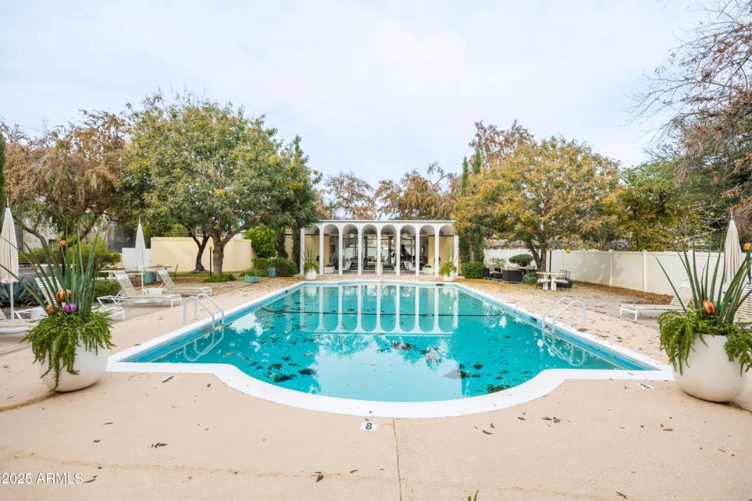 Real Estate Picture 24