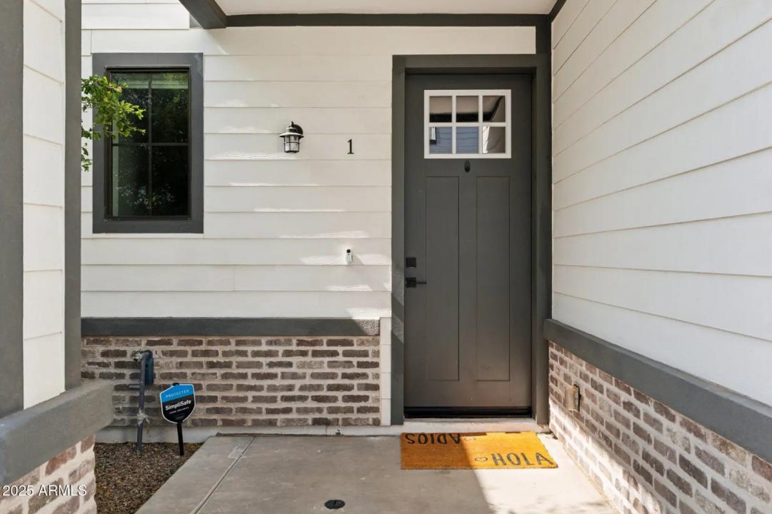 Real Estate Picture 3