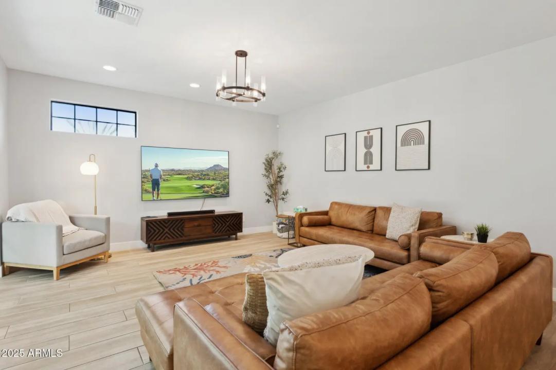 Real Estate Picture 5