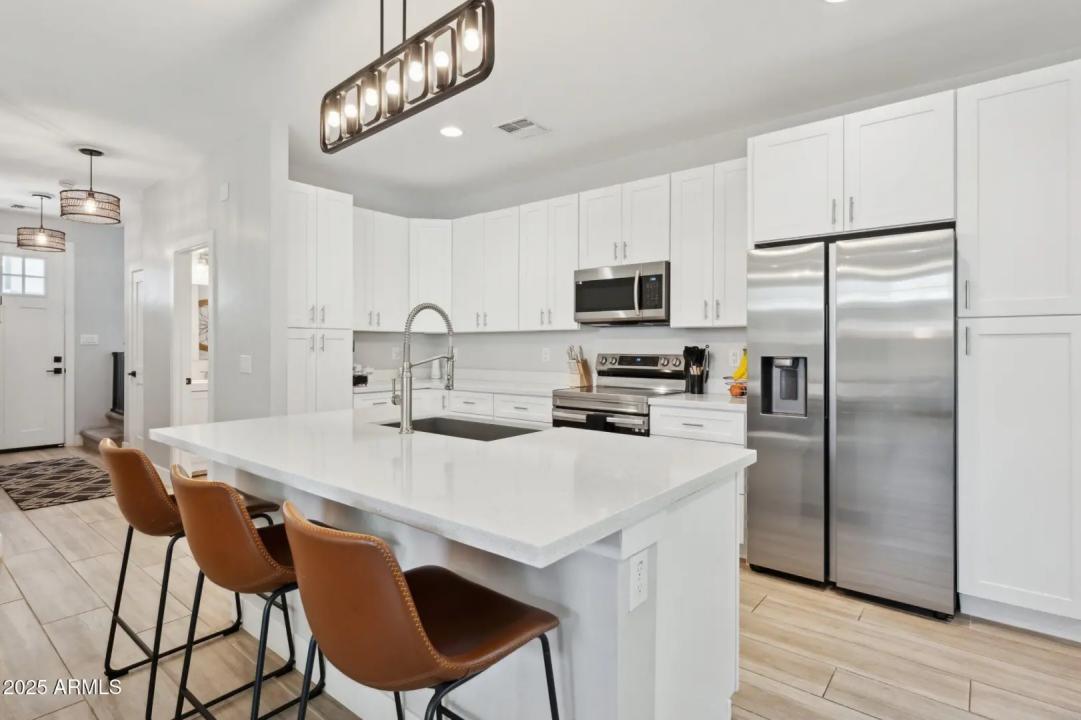 Real Estate Picture 10