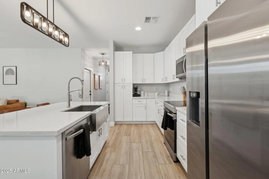 Real Estate Picture 11