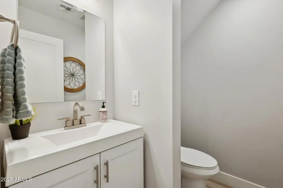 Real Estate Picture 12