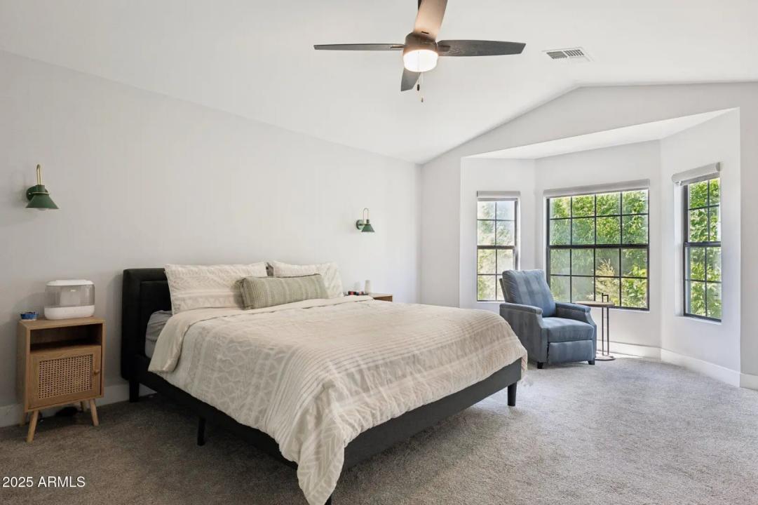 Real Estate Picture 16