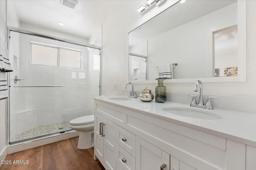 Real Estate Picture 11