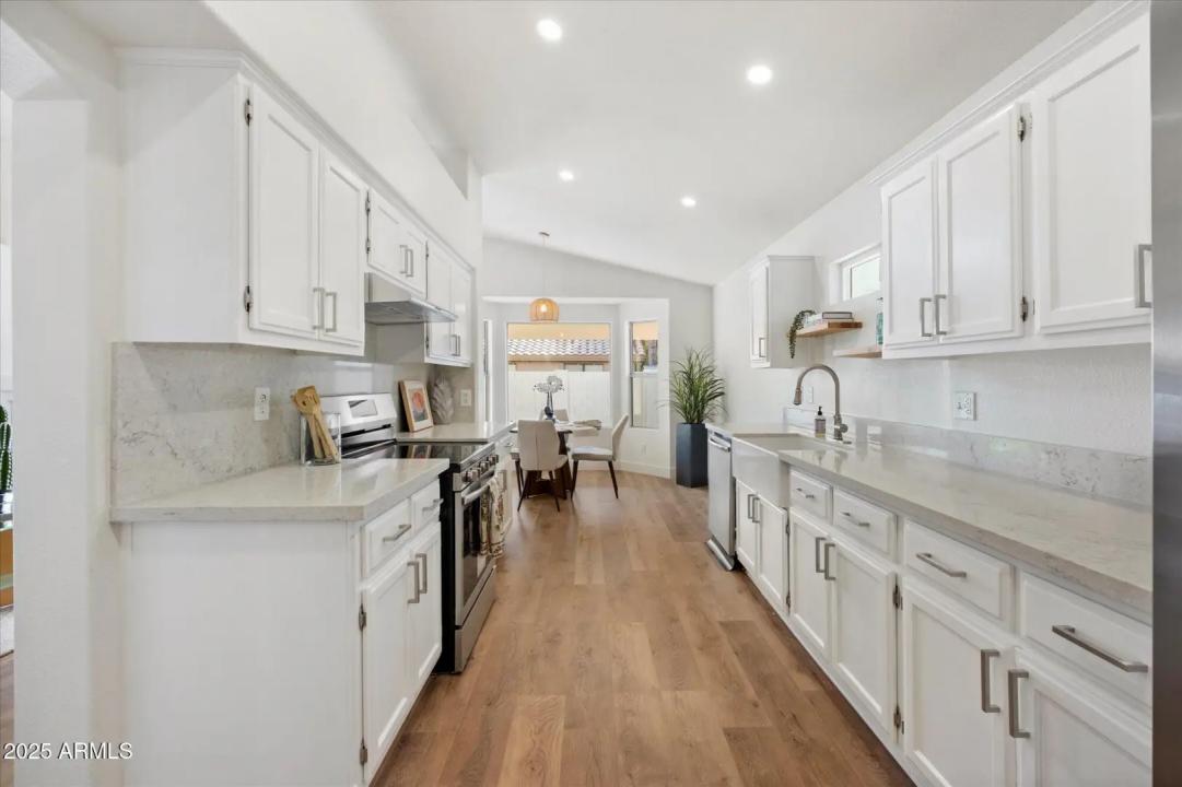 Real Estate Picture 7