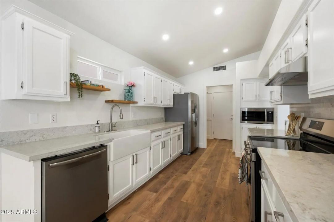 Real Estate Picture 6