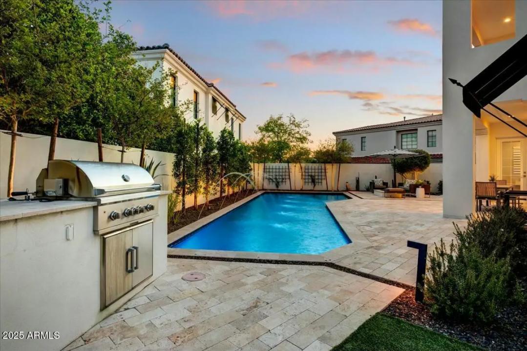 Real Estate Picture 10