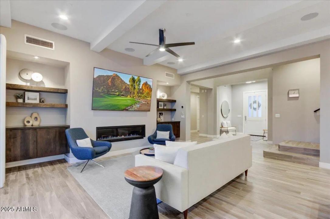 Real Estate Picture 11