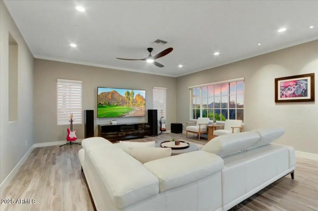 Real Estate Picture 14