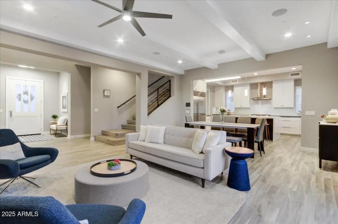 Real Estate Picture 4