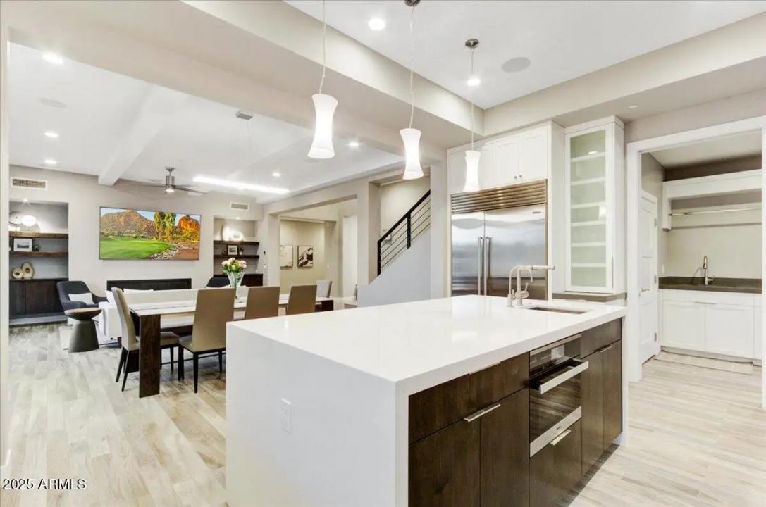 Real Estate Picture 12