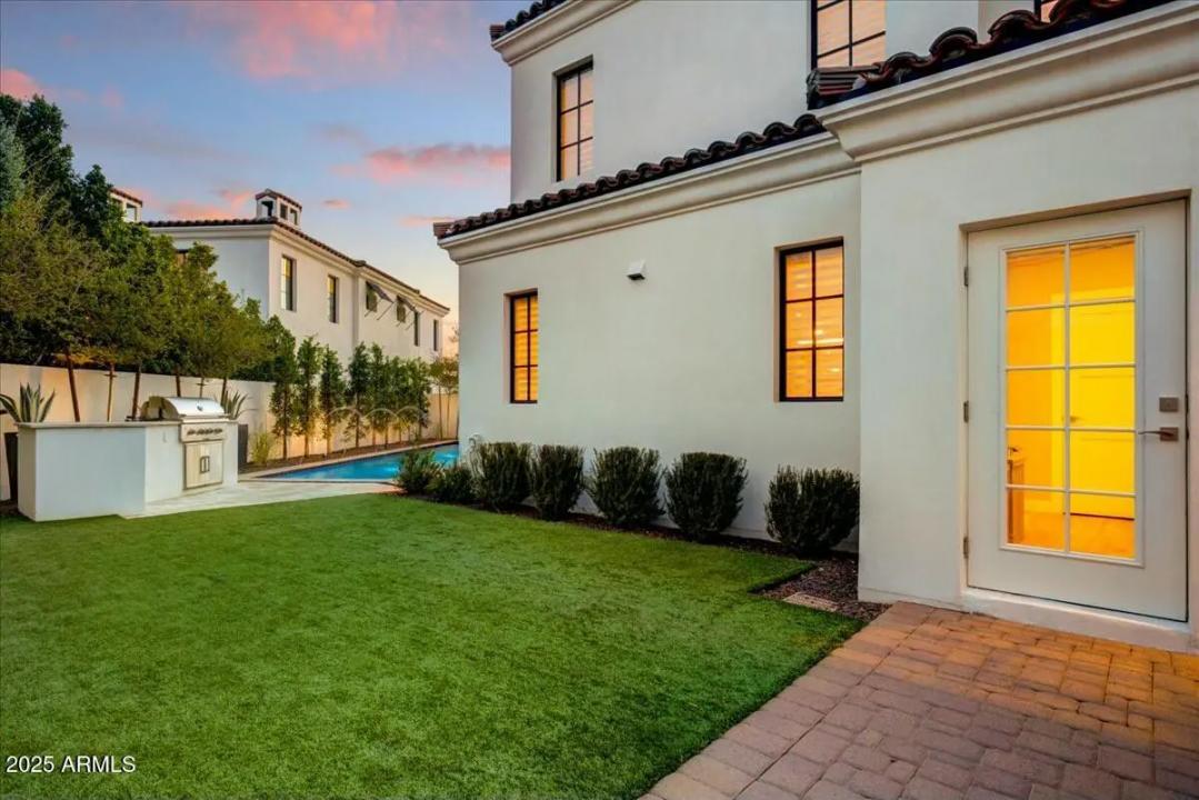 Real Estate Picture 23