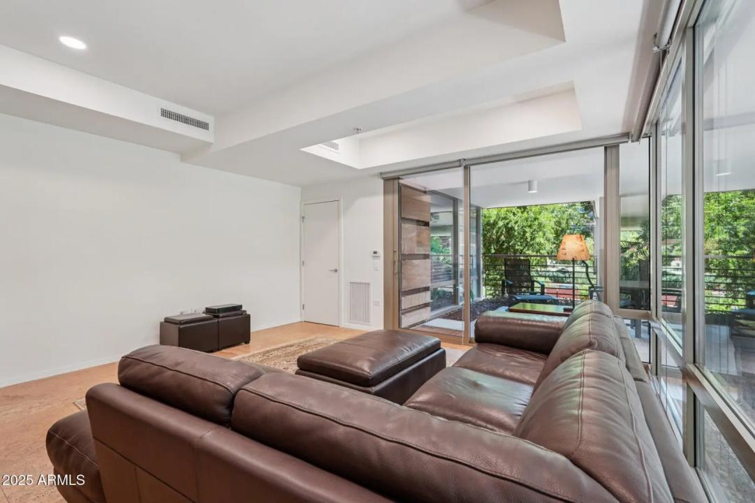 Real Estate Picture 12