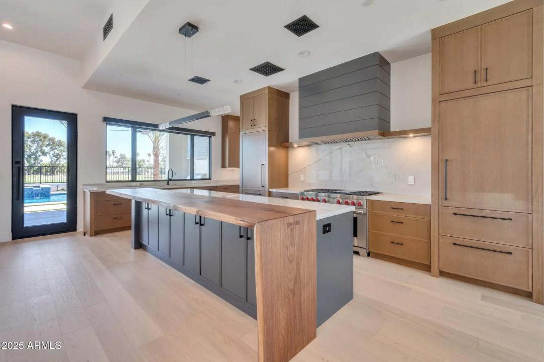 Real Estate Picture 5